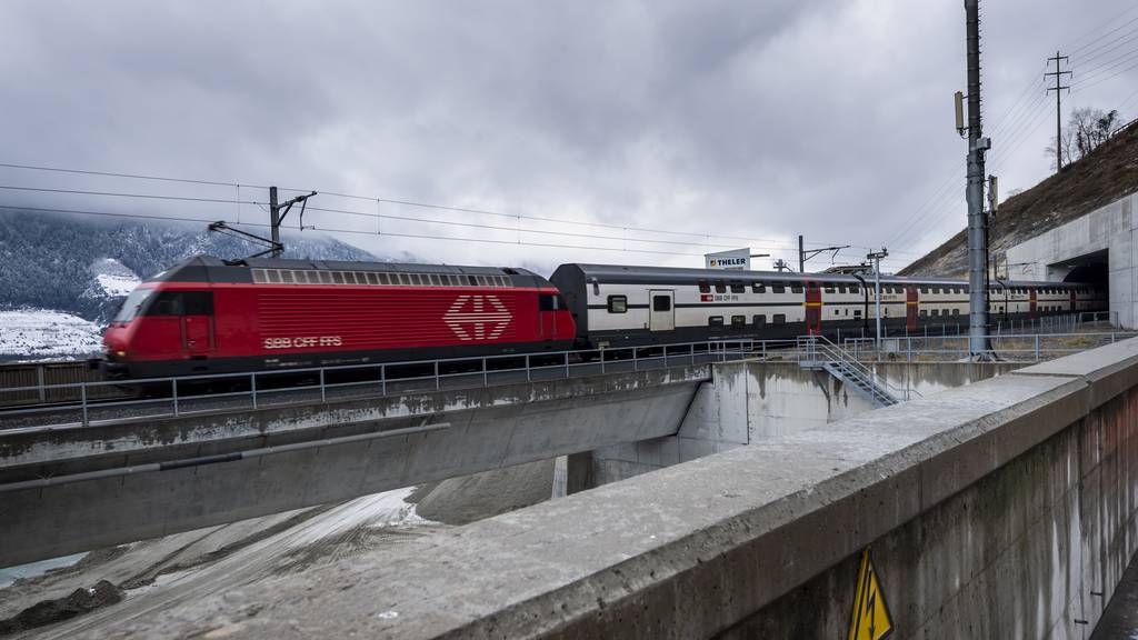 Der Bahnverkehr zwischen dem Kanton Bern und Wallis steht am Montagvormittag eingeschränkt. (Archivbild)
