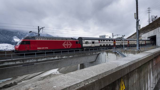 Lötschberg-Basistunnel: Verspätungen wegen Fahrleitungsstörung