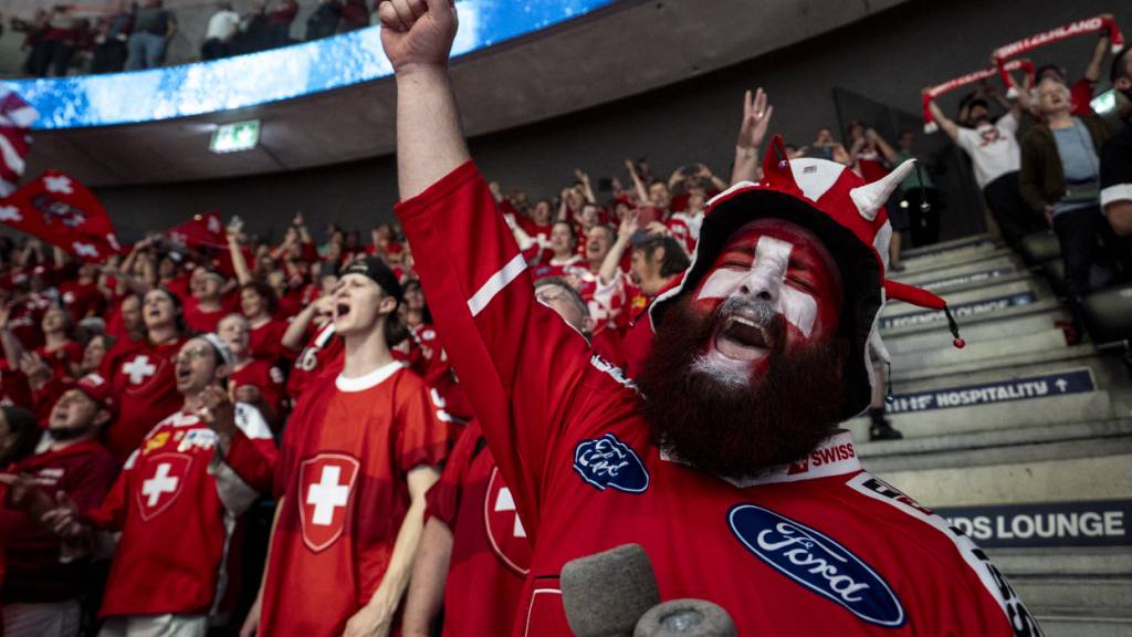 Sollte die Schweiz am Sonntag Eishockey-Weltmeister werden, dürfen die Fans in Zürich die ganze Nacht feiern. Allerdings nur in den Beizen drin.