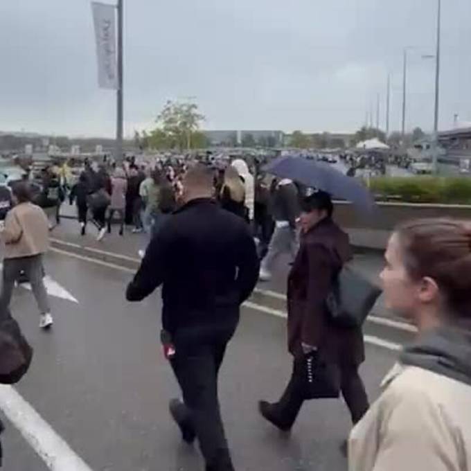 Flughafen in Basel am Freitag erneut evakuiert: Bombenalarm nun wieder aufgehoben