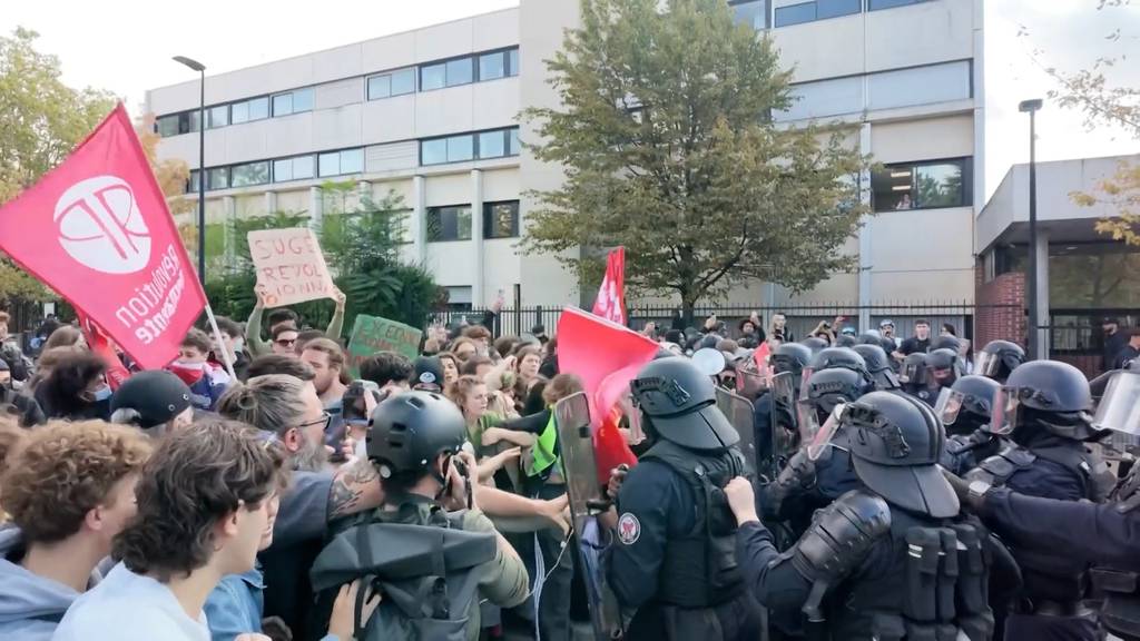 Rund 2000 Festnahmen: Gewaltsame Schulproteste in Frankreich dauern an