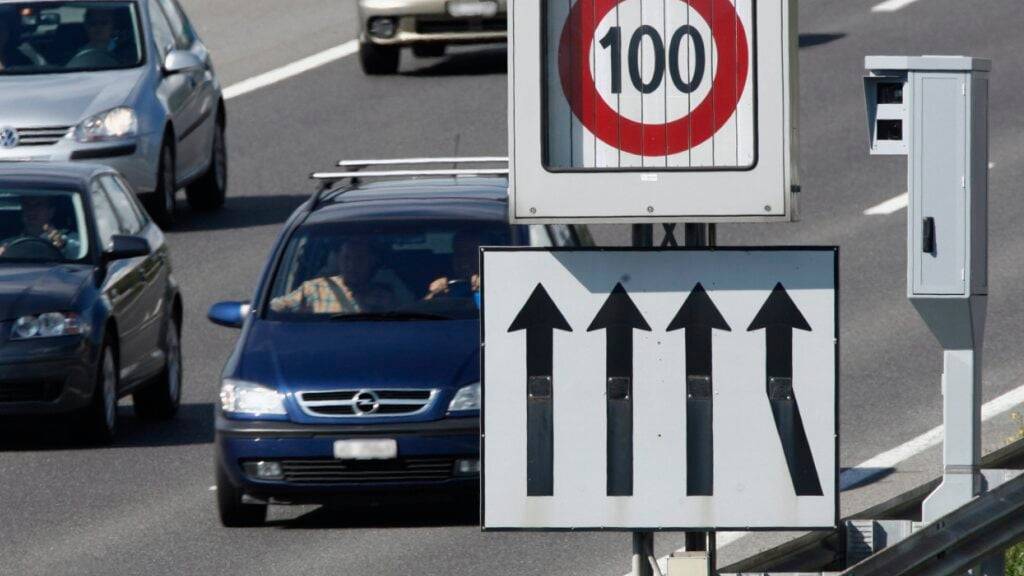 Bei starkem Verkehrsaufkommen soll die Höchstgeschwindigkeit auf der A1 zwischen Uzwil und Rheineck künftig reduziert werden. (Symbolbild)