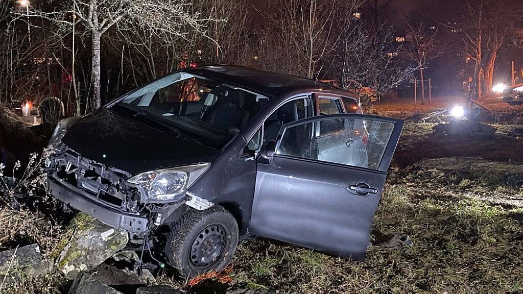 Fahrer in Zug gerät wegen medizinischer Problem von der Strasse ab