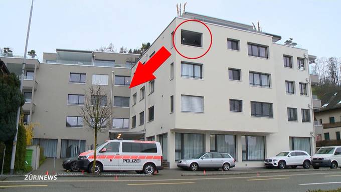 Banker schiesst in Bäch auf Polizeiauto