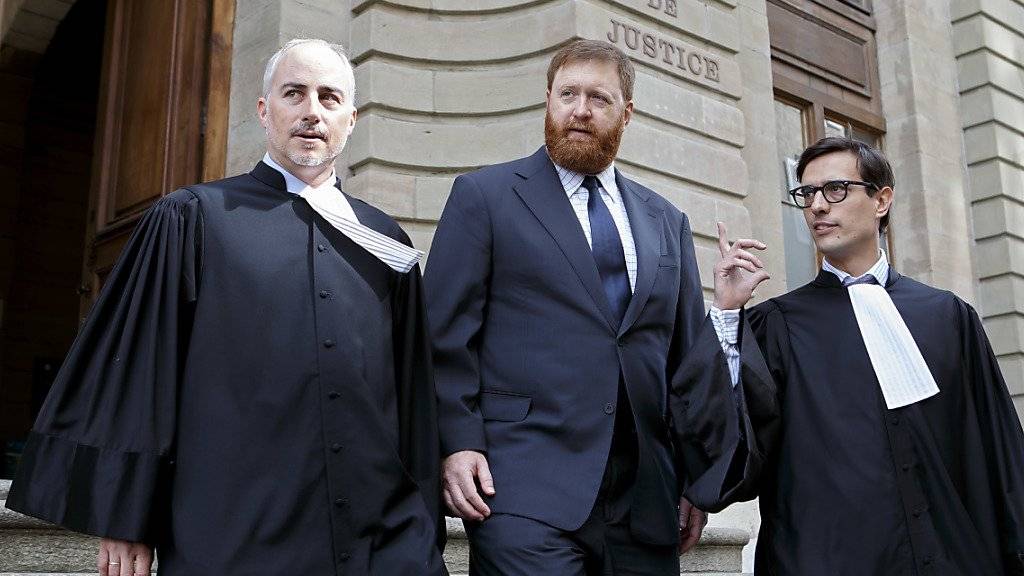 Die Anklage gegen Erwin Sperisen (Mitte), hier in der Begleitung seiner Anwälte Florian Baier (links) und Giorgio Campà (rechts), wird zum dritten Prozess hin nicht erweitert.