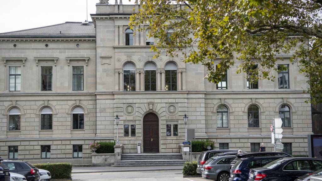 Der Zuger Regierungsrat, im Bild das Regierungsgebäude, muss über eine Stimmrechtsbeschwerde entscheiden. (Archivaufnahme)