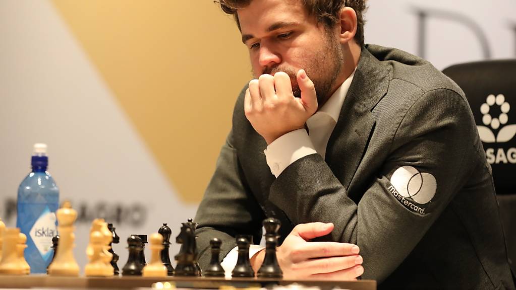 Der Norweger Magnus Carlsen strebt an der Schach-WM in Dubai dieTitelverteidigung an