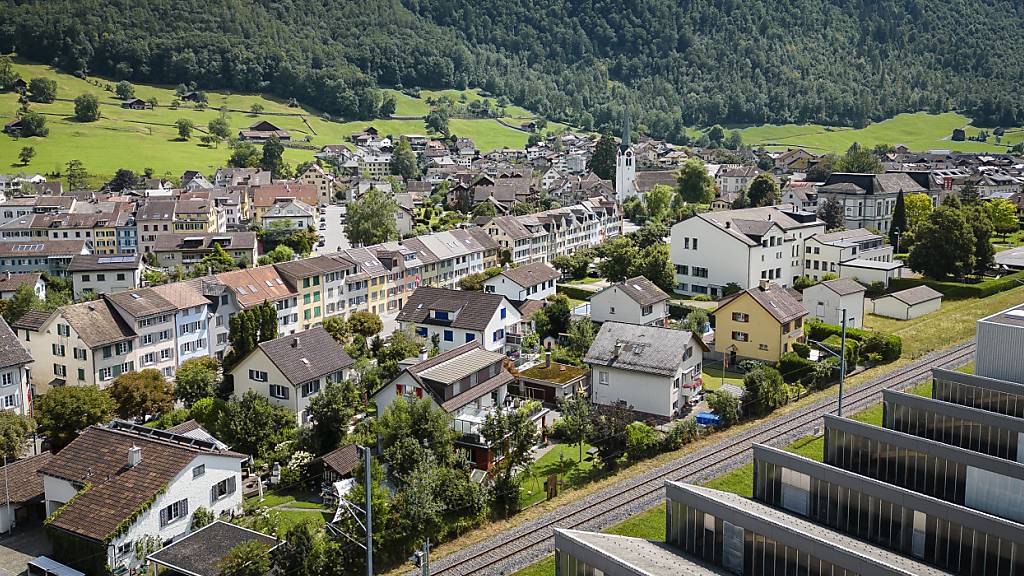 Diese Zugstrecke zwischen Ennenda GL und Glarus war am Montag wegen eines Personenunfalls rund eine Stunde lang gesperrt. (Archivbild)