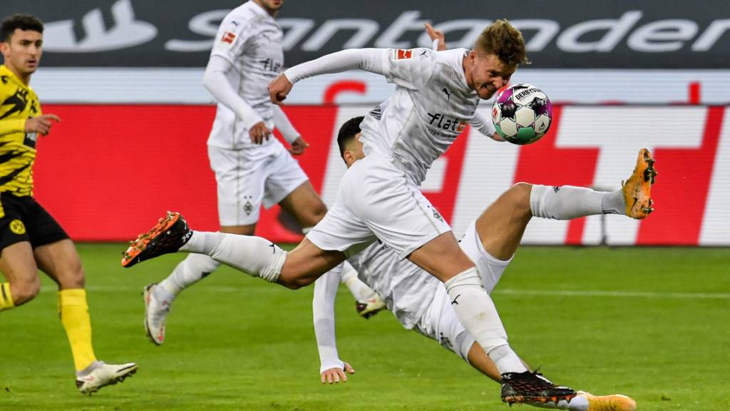 Nico Elvedi brachte mit dem Kopf Mönchengladbach gegen Dortmund 1:0 in Führung traf später auch noch zum 2:2