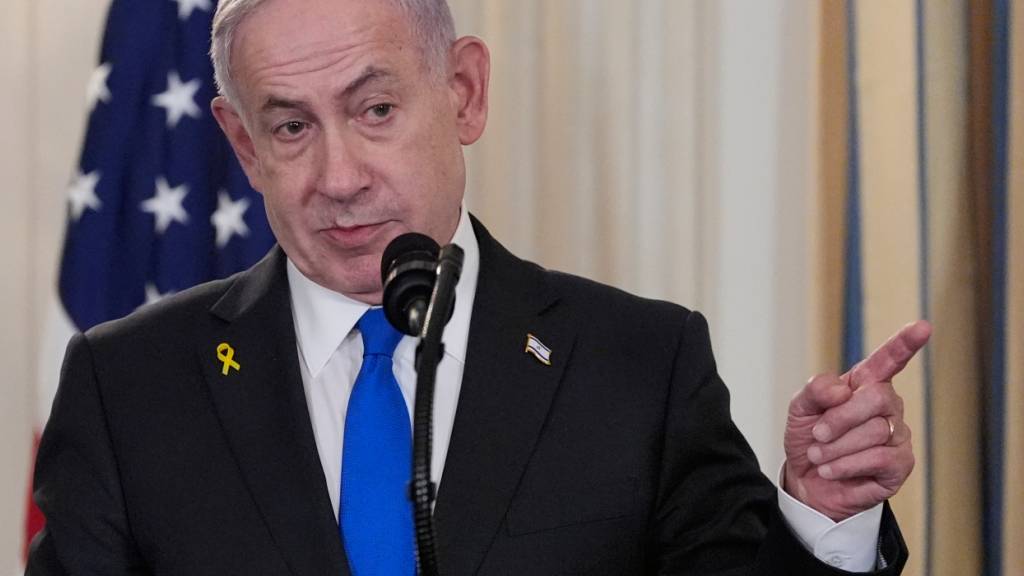 Der israelische Ministerpräsident Benjamin Netanjahu spricht während einer Pressekonferenz. Foto: Alex Brandon/AP/dpa