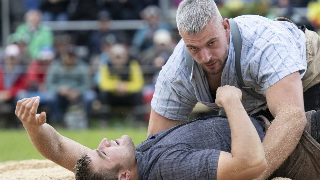 Samuel Giger gewinnt den Schlussgang gegen Marcel Räbsamen in Unterwasser