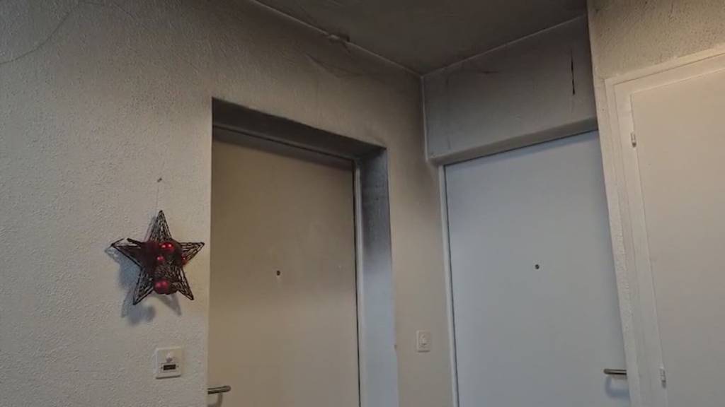 Brandgefährlich: Brennende Weihnachtsbäume zerstören Wohnungen