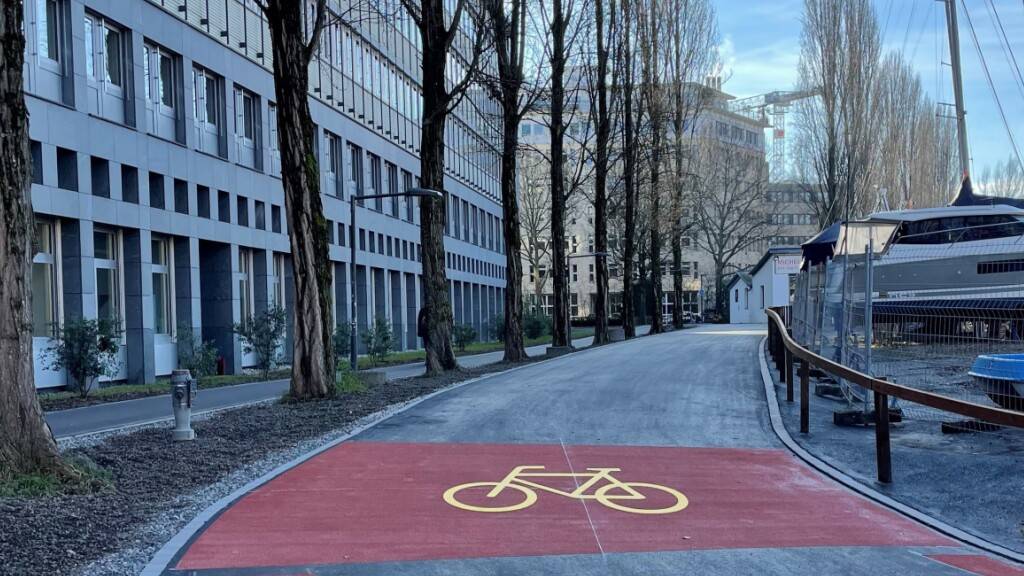 Die Stadt Luzern hat am Freitag den 140 Meter langen Veloweg Rösslimatt eröffnet.