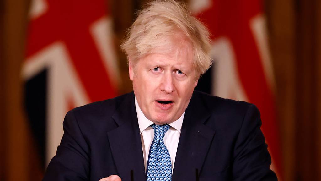 FILED - Nach einem Telefonat mit dem französischen Präsident Emmanuel Macron hofft der britische Premierminister Boris Johnson auf eine rasche Wiederaufnahme des Warenverkehrs mit dem Festland. Photo: Tolga Akmen/PA Wire/dpa