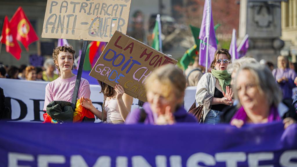 Rund 3000 Personen sind am Samstag in Lausanne dem Aufruf des Kollektivs «Grève féministe Vaud» (Feministischer Streik Waadt) gefolgt.