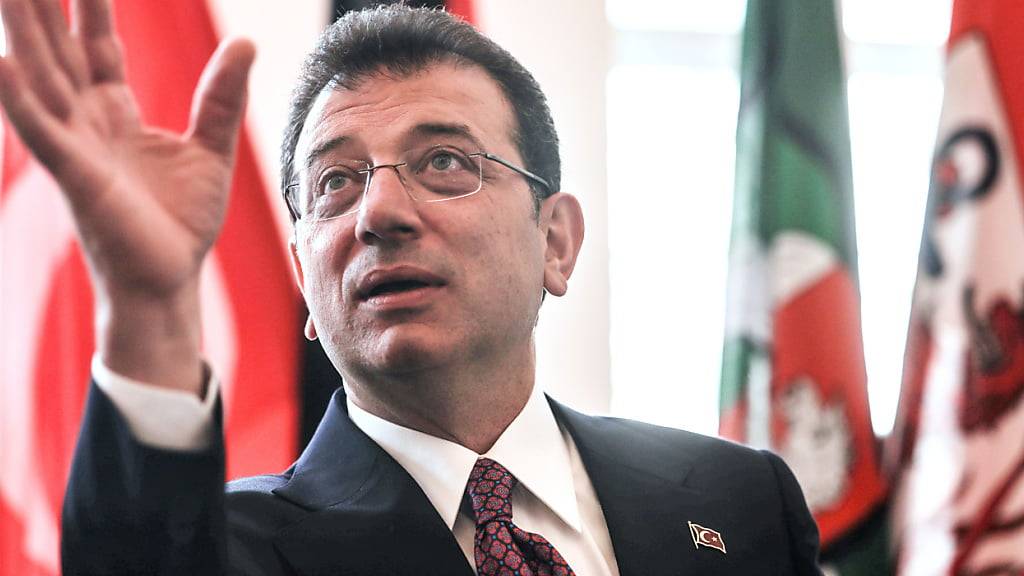 ARCHIV - Ekrem Imamoglu, Oberbürgermeister von Istanbul, spricht bei einem Empfang im Rathaus. Foto: Oliver Berg/dpa/Archivbild