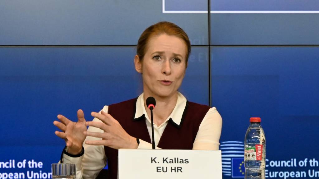 Die Hohen Vertreterin der Union für Außen- und Sicherheitspolitik, Kaja Kallas, spricht nach einem Außenministertreffen auf einer Pressekonferenz. Foto: Ansgar Haase/dpa