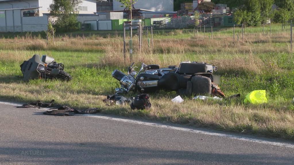 Schwer verletzt: Innerhalb Harleygruppe touchieren sich zwei Töffahrer