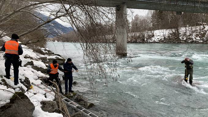 Fischer aus dem Rhein gerettet