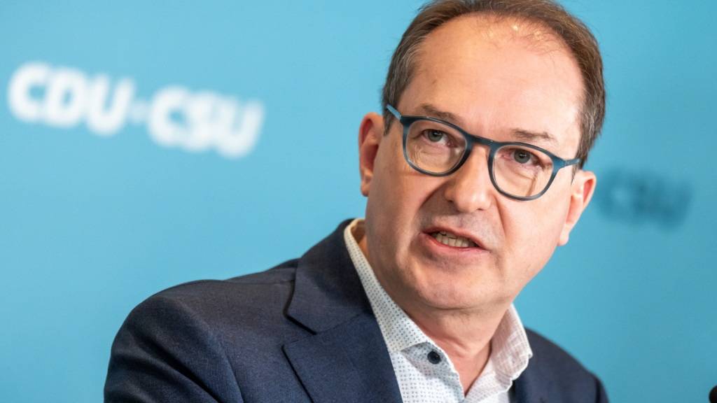 ARCHIV - Deutschlands Innenminister Alexander Dobrindt (CSU). Foto: Michael Kappeler/dpa/Archivbild