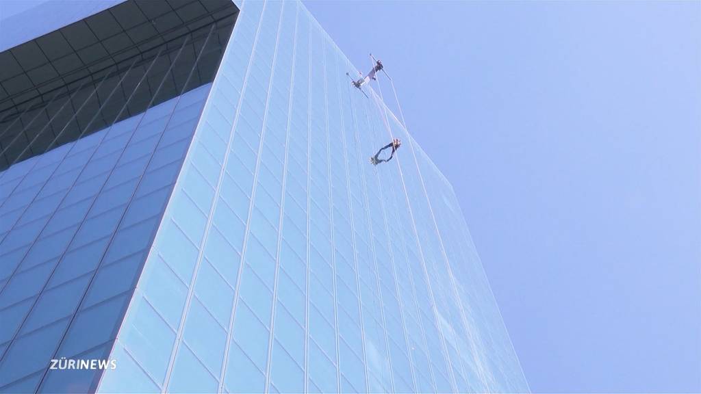 Rettungsübung im 23. Stock des Prime Towers: Höhenretter proben den Ernstfall