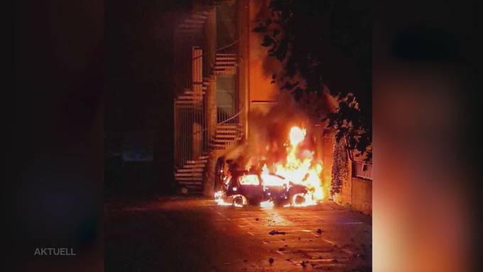 In Flammen gehüllt: Zwei Autos in Villmergen komplett ausgebrannt