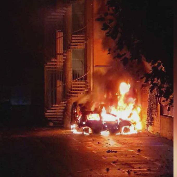In Flammen gehüllt: Zwei Autos in Villmergen komplett ausgebrannt