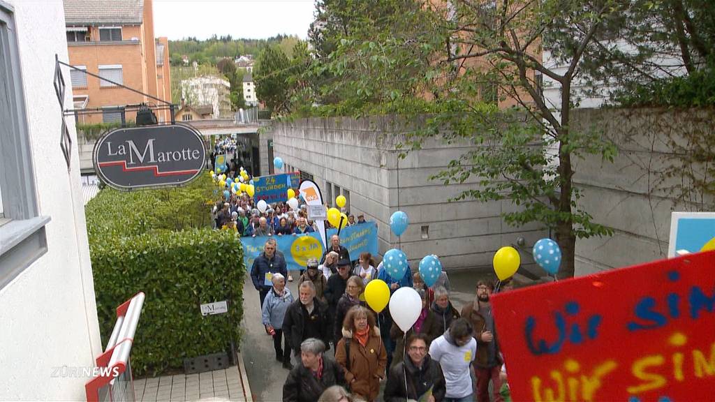 Demonstranten kämpfen für Spital Affoltern