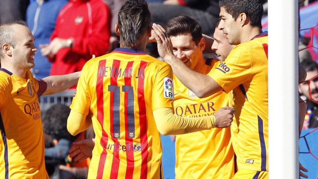 In Levante zum fünften Mal in Serie siegreich: die Spieler des FC Barcelona