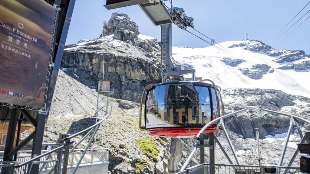 Die Titlis Bergbahnen haben in dem im Oktober abgelaufenen Geschäftsjahr 2024/25 über eine Million Besucherinnen und Besucher befördert. Aufgrund eines positiven Sondereffekts im Jahr davor gelang es aber nicht, Ertrag und Gewinn zu steigern.(Archivbild)