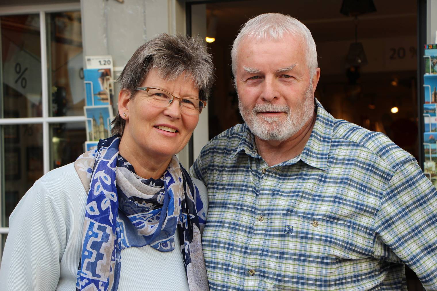 Schliessen nach 36 Jahren ihren Souvenirladen: Kurt und Elisabeth Meier. (Bild: FM1Today/Sandro Zulian)