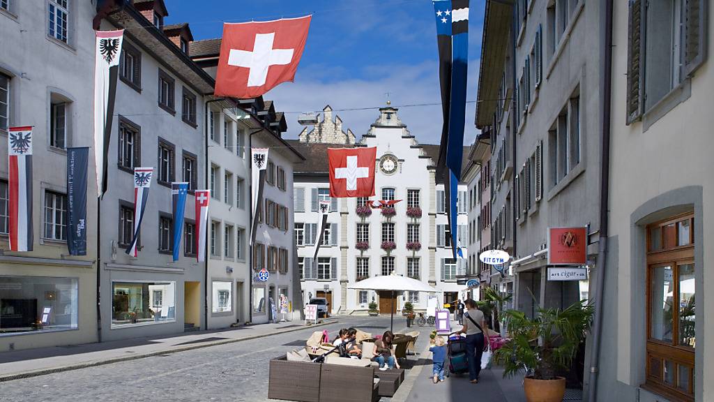 Der Stadtrat Aarau teilt mit, dass er einem Zusammenschluss mit Unterentfelden grundsätzlich positiv gegenübersteht. Ab Mitte 2023 ist ein erstes Treffen dazu mit dem Gemeinderat Unterentfelden geplant. (Archivbild)