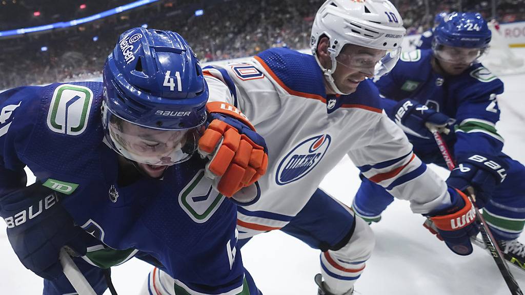 Pius Suter (24) und die Vancouver Canucks starteten optimal in die neue NHL-Saison