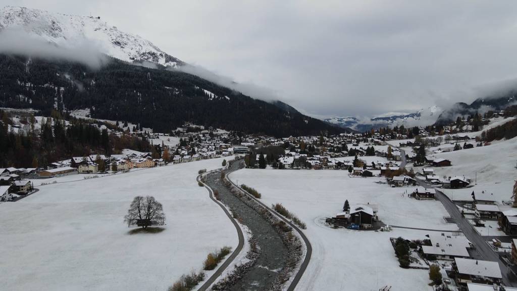 Mit Sommerreifen unterwegs: Über 20 Kollisionen nach Schneefall in Graubünden