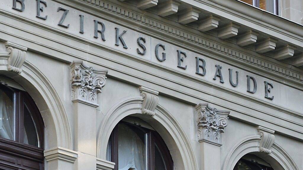 Ein 79-jähriger Grossvater muss sich vor dem Winterthurer Bezirksgericht verantworten: Die Staatsanwaltschaft wirft ihm Mord vor. (Symbolbild)