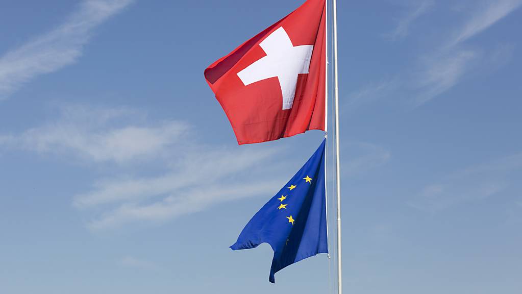 Die Mehrheit der Schweizerinnen und Schweizer wünscht sich laut einer Umfrage stabile Beziehungen zur Europäischen Union. (Archivbild)