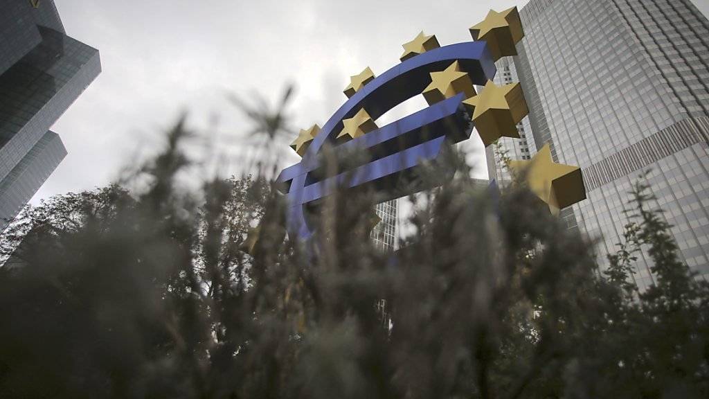 Ein Euro-Symbol vor der Europäischen Zentralbank. Laut dem neuen Banken-Stresstest sind die europäischen Grossbanken einigermassen gerüstet für neue Krisen. (Archiv)