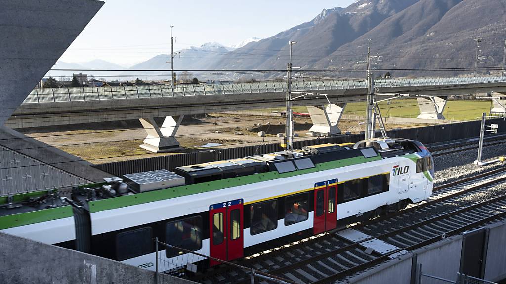 Im Tessin haben 2022 im Vergleich zum Vorpandemiejahr 2019 deutlich mehr Personen den Zug genommen. Archivbild