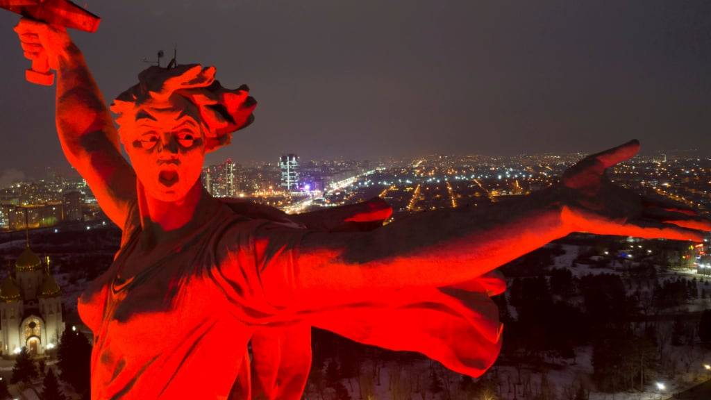 ARCHIV - Die Statue der «Mutter Heimat» in Wolgograd. Foto: Uncredited/AP/dpa