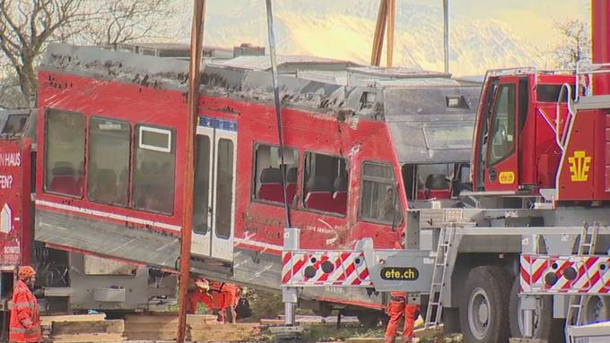 Entgleiste Züge im Kanton Bern werden geborgen