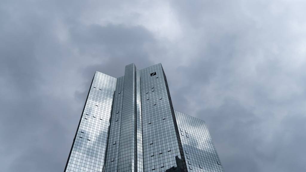 Die Büros der Deutschen Bank sind wegen Altlasten in Bezug auf illegale Cum-Cum-Geschäfte in der Vergangenheit durchsucht worden. (Archivbild)