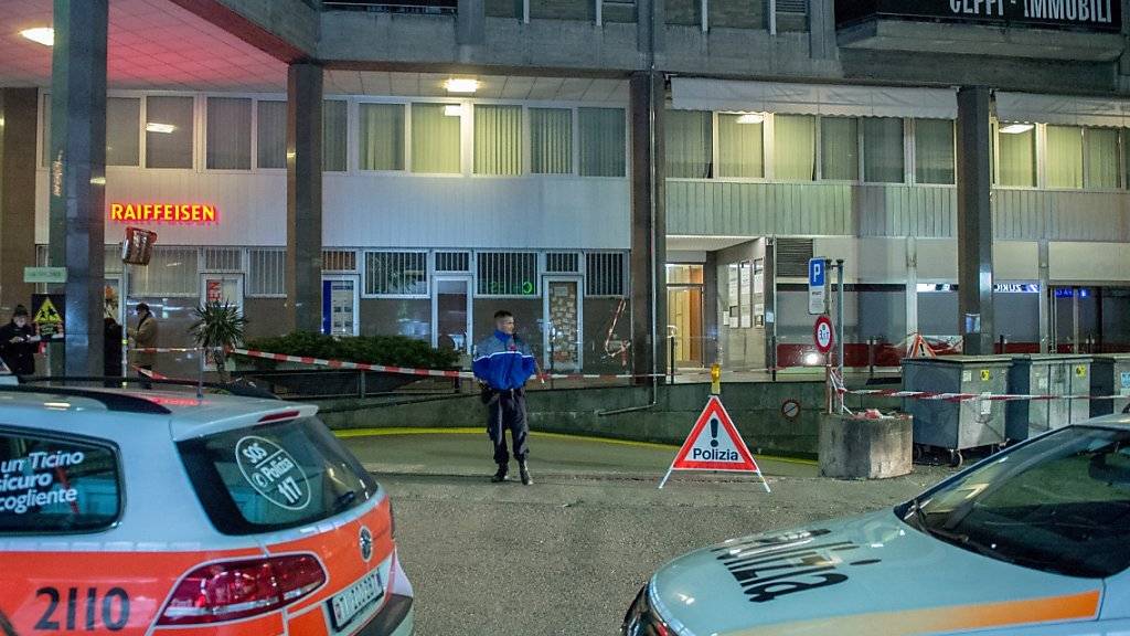 Am vergangenen Freitag ist ein 73-jähriger Schweizer in Chiasso TI in einer Tiefgarage tot aufgefunden worden. Die Ermittler haben in der Zwischenzeit drei Personen aus dem Umfeld der Tatverdächtigen festgenommen. (Bild des Tatorts)