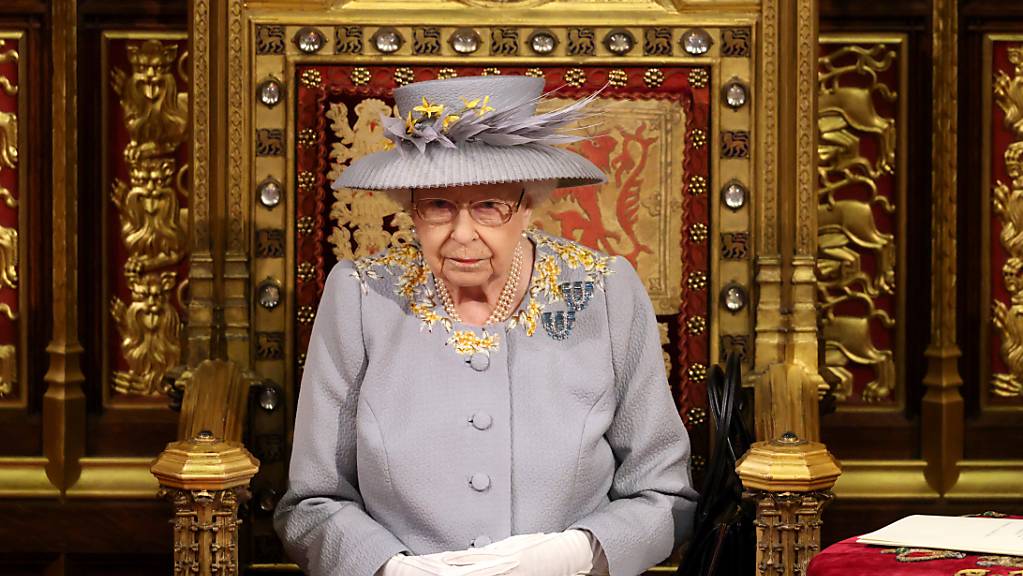 ARCHIV - Die britische Königin Elizabeth II. sitzt inzwischen seit vielen Jahren auf dem Thron. Zum 70-jährigen Jubiläum ist jetzt eine Party geplant. Foto: Chris Jackson/PA Wire/dpa