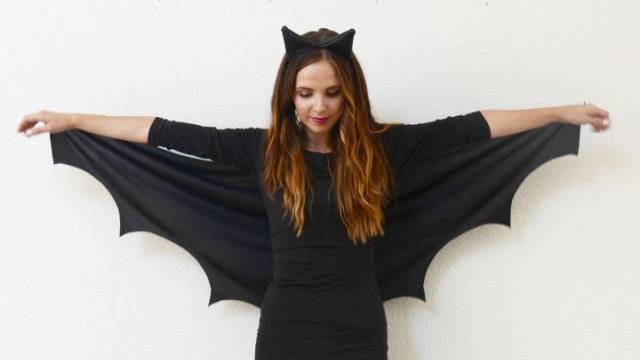 Elegant und einfach: Bastel dir ganz easy ein Batwoman-Kostüm.