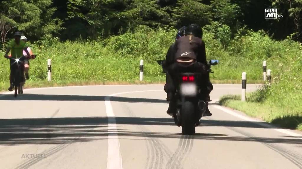 Polizei büsst Töfffahrer am Benken und im Boowald wegen unnötigem Herumfahren