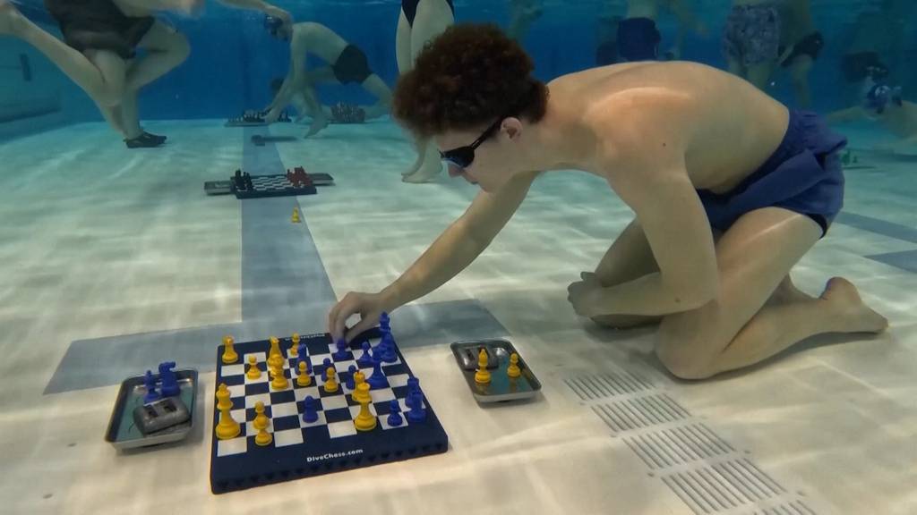 Köpfchen und gute Lunge gefragt: Niederländer siegt in Unterwasserschach-WM