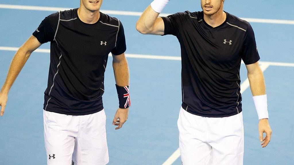 Andy Murray (rechts) und sein Bruder Jamie setzten sich in Glasgow im Doppel gegen das argentinische Duo Juan Martin del Potro/Leonardo Mayer durch