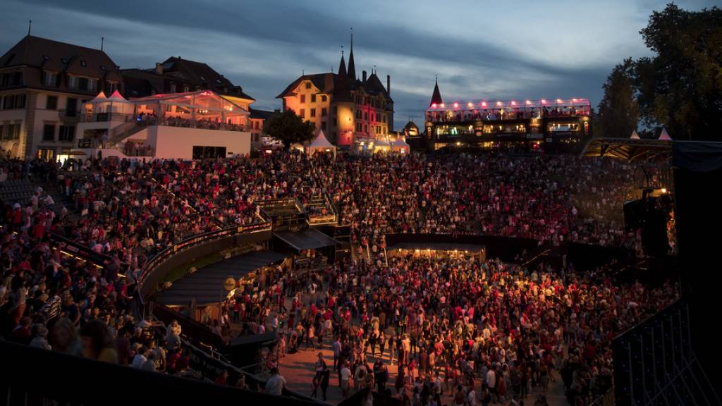 Auch 2021 wird sich das Rock OZ'Arènes in der Arena von Avenches nicht so präsentieren wie vor Corona: Die Ausgabe zum 30-jährigen Jubiläum wurde erneut verschoben. Und: Ob das Festival aus der finanziellen Notlage herausfindet, bleibt weiterhin offen. (Archivbild)