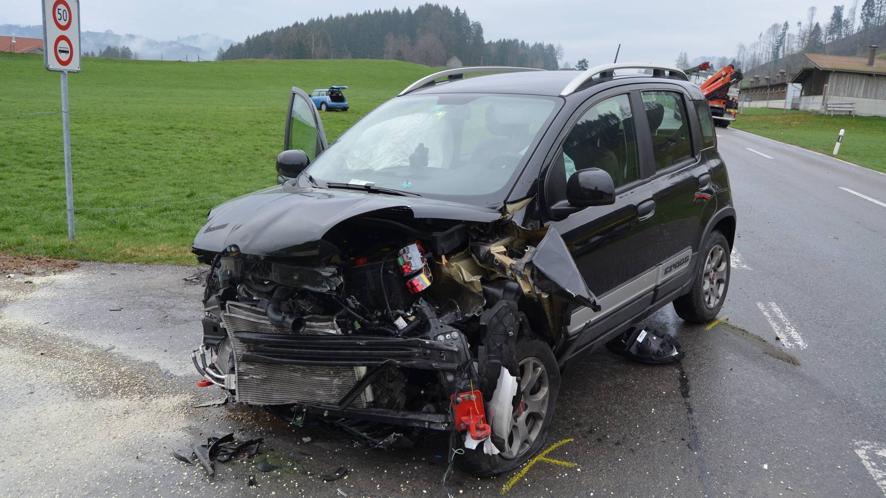 Eine 27-jährige Frau wollte einen Lastwagen überholen.