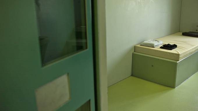 Häftling steckt Zelle in Brand – drei Personen im Spital